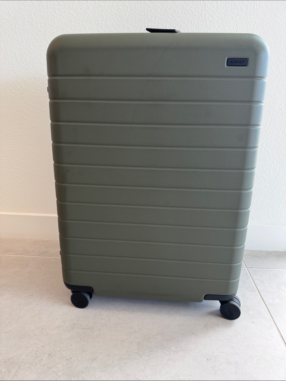 Away medium flex check Hardshell Suitcase in Olive Green